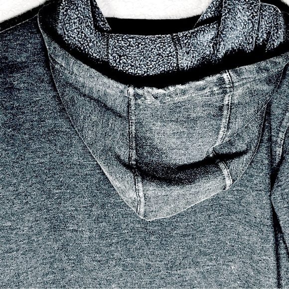 90 Degree by Reflex stonewashed grey hoodie size M - Picture 5 of 8